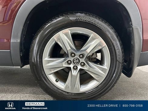 Used 2019 Toyota Highlander XLE AWD/4WD image 14