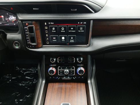 Used 2023 GMC Yukon XL Denali Ultimate AWD/4WD image 22