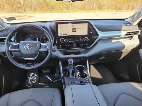 Used 2023 Toyota Highlander Platinum AWD/4WD image 19