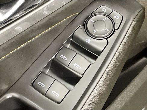 Used 2021 Chevrolet Traverse LT image 18