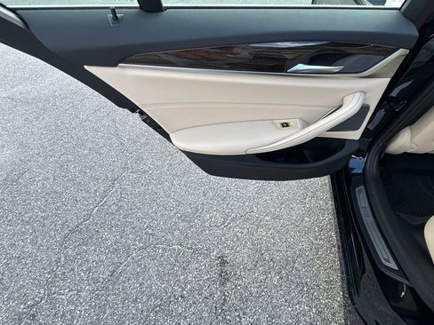 Used 2023 BMW 530i xDrive w/ Premium Package image 22