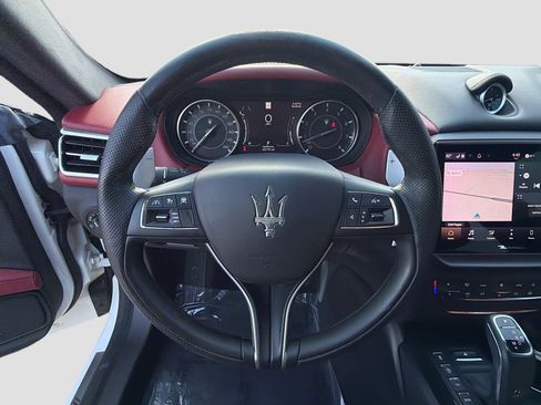 Used 2023 Maserati Ghibli Modena RWD image 39