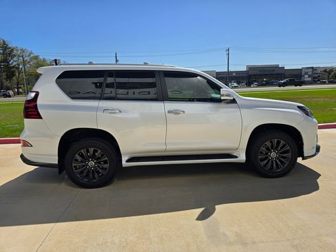 Used 2022 Lexus GX 460 Premium w/ Accessory Package image 6