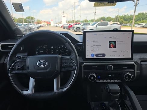 Used 2024 Toyota Tacoma Limited w/ Limited Package (LT) AWD/4WD image 14