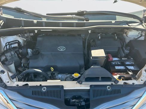 Used 2013 Toyota Sienna XLE w/ Entertainment Pkg FWD image 16