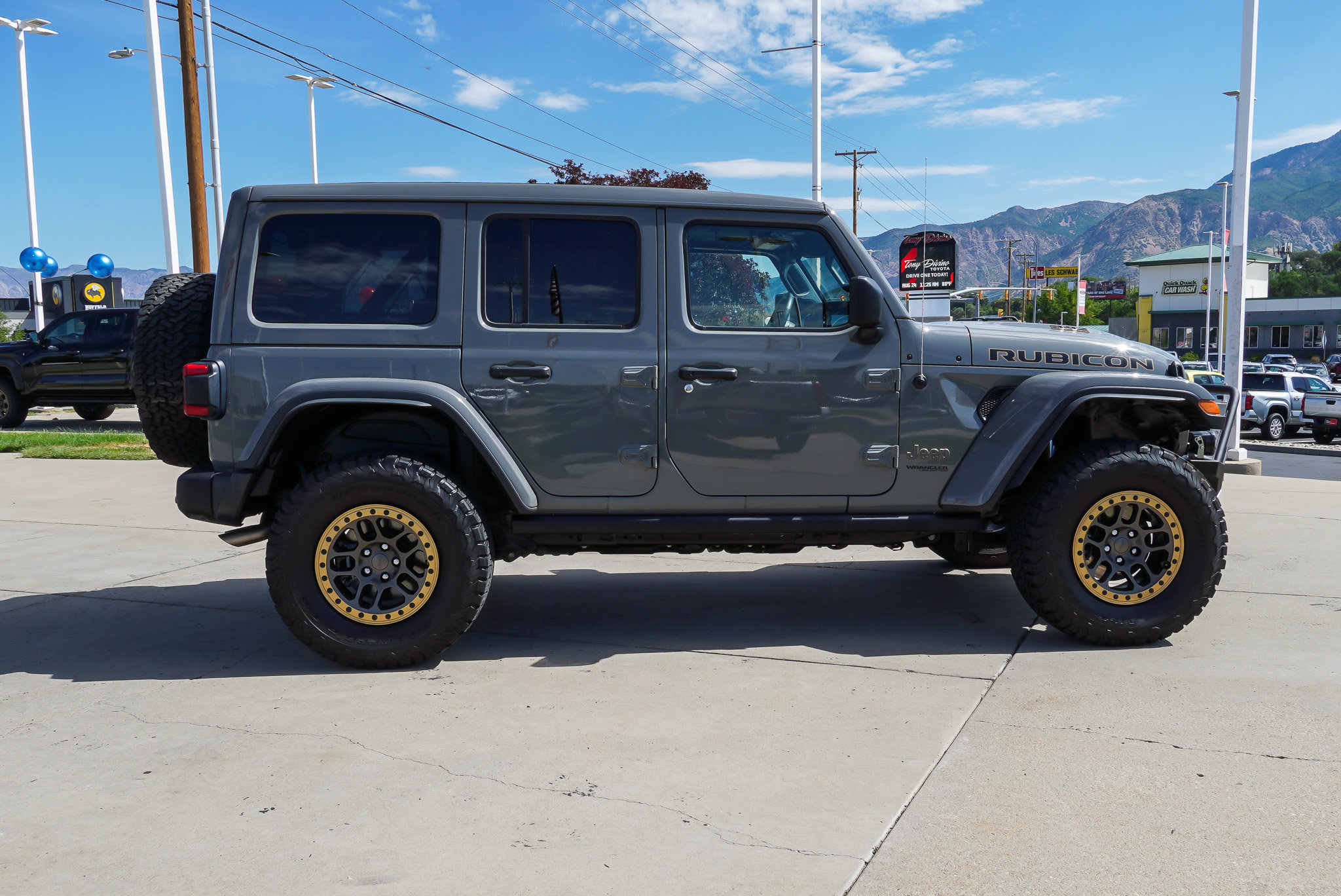 Used 2022 Jeep Wrangler Unlimited Rubicon w/ Xtreme Recon 35" Tire Package AWD/4WD image 9