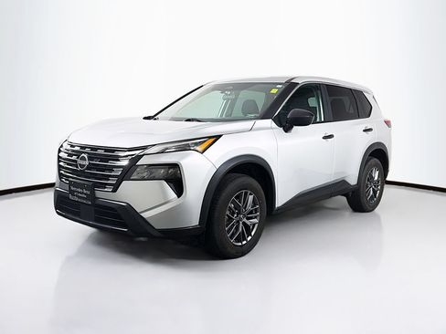 Used 2024 Nissan Rogue S AWD/4WD image 3