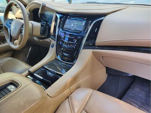Used 2018 Cadillac Escalade ESV Platinum AWD/4WD image 44