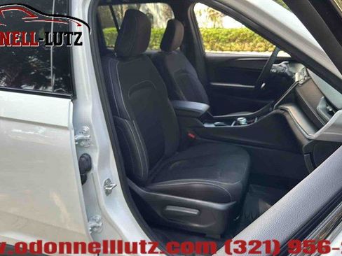 Used 2024 Jeep Grand Cherokee Laredo X w/ Luxury Tech Group I AWD/4WD image 13