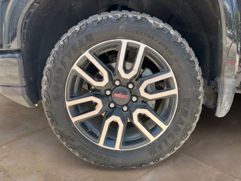 Used 2024 GMC Sierra 1500 AT4 w/ Technology Package AWD/4WD image 25