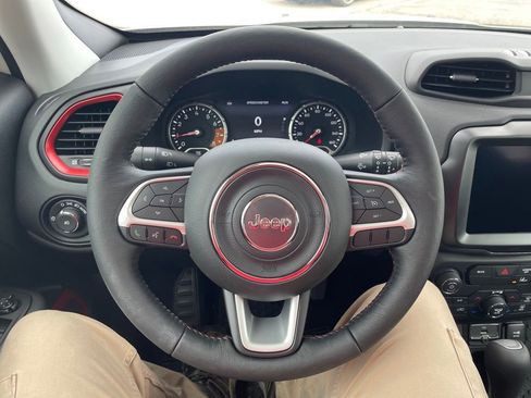 Certified 2023 Jeep Renegade Latitude w/ Sun/Sound Group AWD/4WD image 4