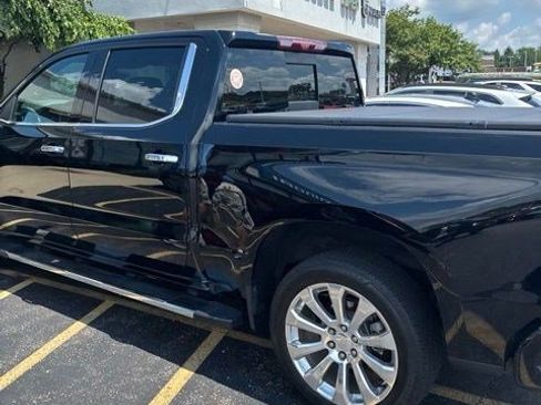 Used 2020 Chevrolet Silverado 1500 High Country w/ Technology Package AWD/4WD image 14