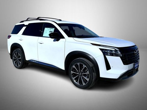 New 2026 Nissan Pathfinder Platinum w/ Cargo Package AWD/4WD image 3