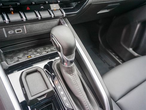 Used 2025 Chevrolet Colorado LT w/ LT Convenience Package image 22