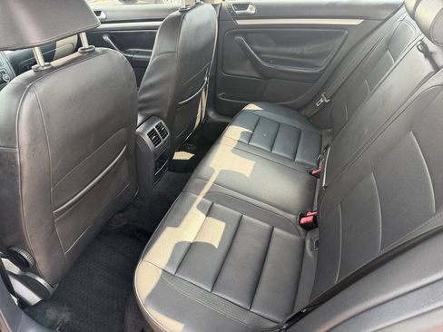 Used 2010 Volkswagen Jetta Limited Edition FWD image 13