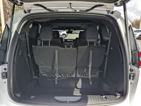 New 2026 Chrysler Pacifica Limited image 12