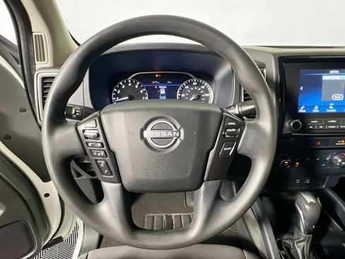 Used 2022 Nissan Frontier SV image 17