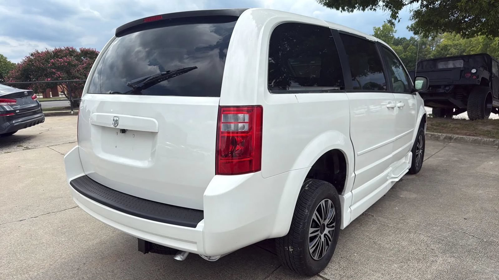 Used 2010 Dodge Grand Caravan SE w/ Climate Group FWD image 5