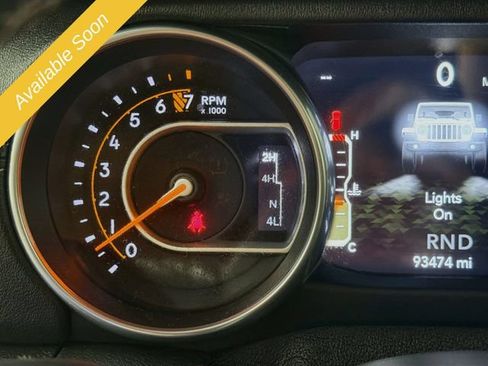 Used 2018 Jeep Wrangler Unlimited Sahara AWD/4WD image 13