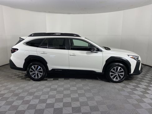 Used 2024 Subaru Outback Premium image 6