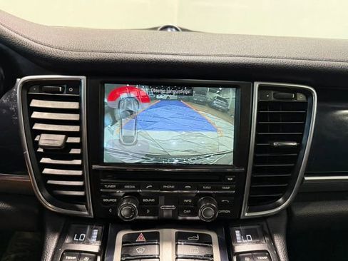 Used 2014 Porsche Panamera image 17