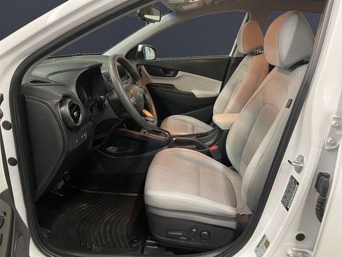 Used 2023 Hyundai Kona SEL w/ Winter Weather Package image 9