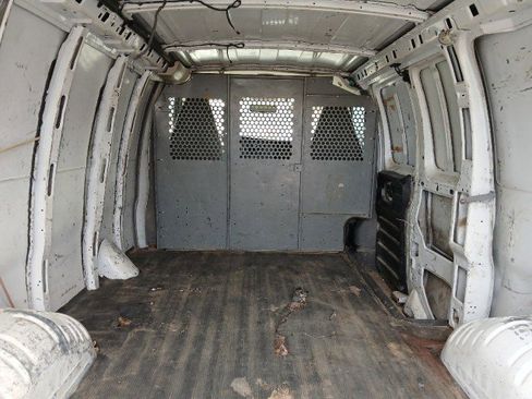 Used 2018 GMC Savana 2500 w/ Driver Convenience Package image 7