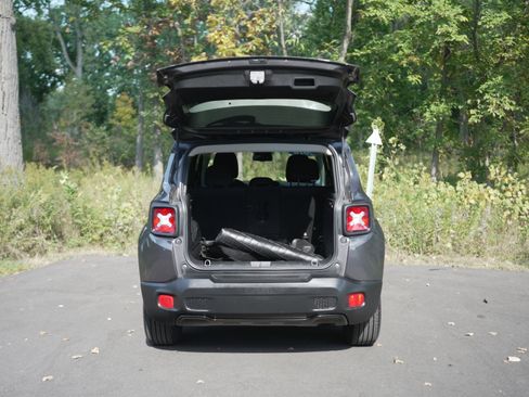 Used 2016 Jeep Renegade Latitude image 7