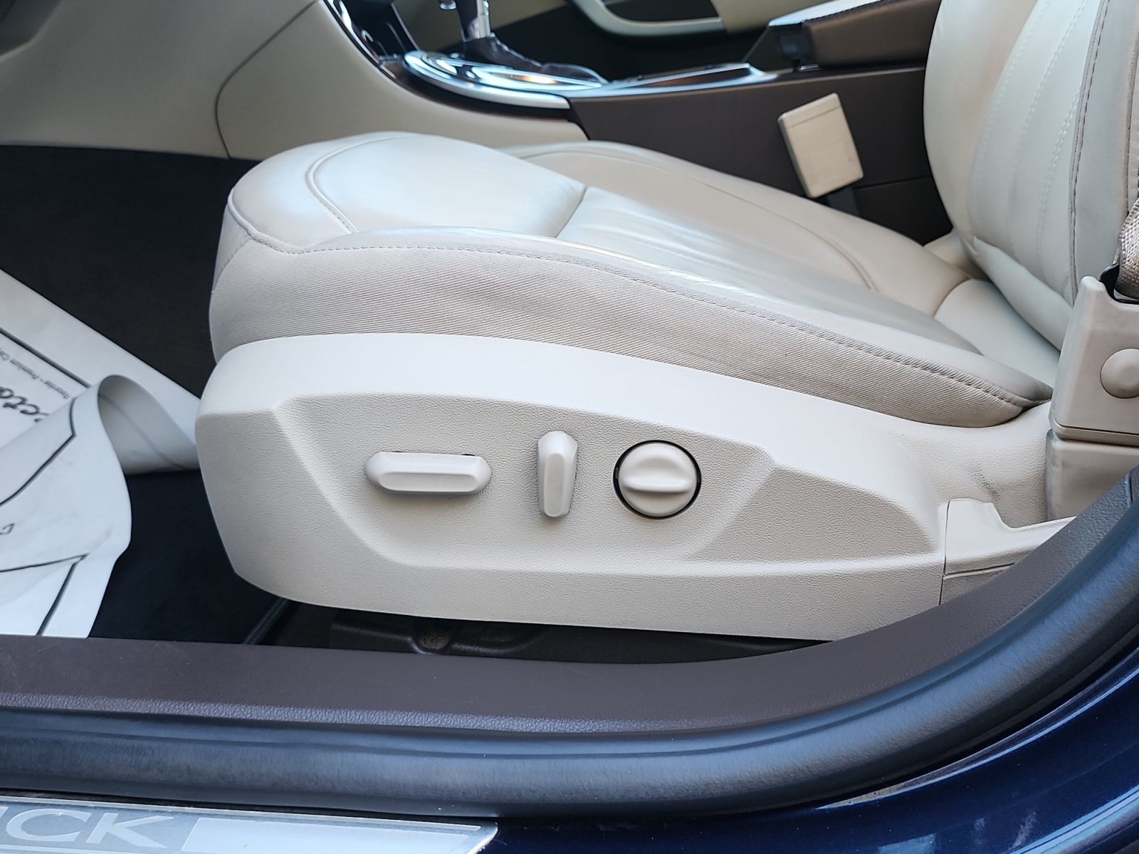 Used 2015 Buick Regal Premium w/ Experience Buick Package FWD image 15