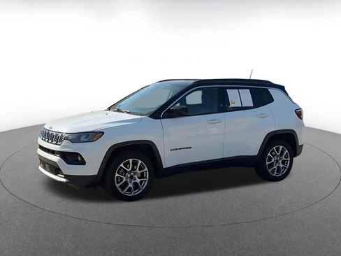 Used 2025 Jeep Compass Limited AWD/4WD image 8