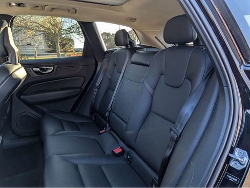 Used 2018 Volvo XC60 T5 Inscription w/ Convenience Package image 13