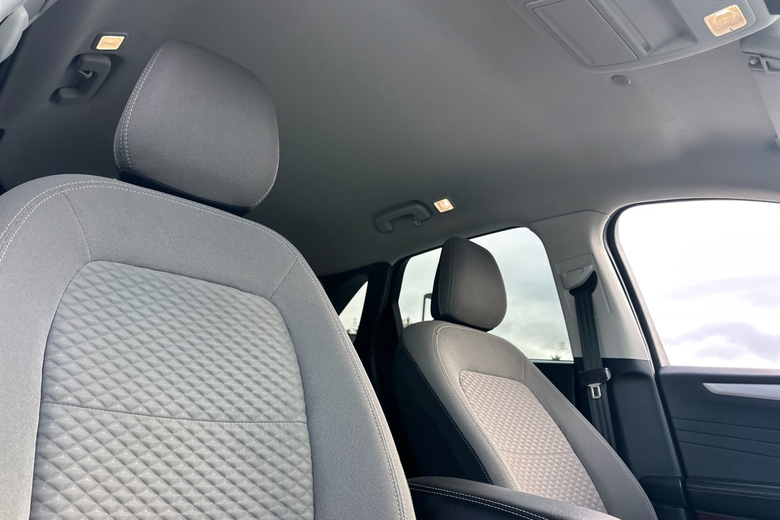 Used 2022 Ford Escape SE w/ SE Sport Appearance Package AWD/4WD image 16