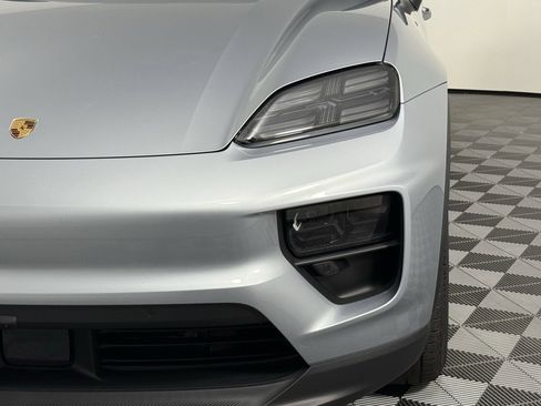 Certified 2025 Porsche Macan 4S Electric AWD/4WD image 12