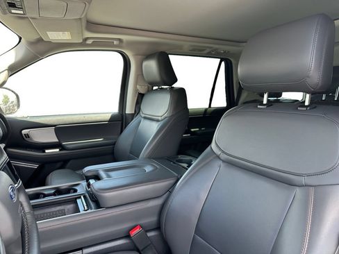Used 2025 Ford Expedition Active AWD/4WD image 10