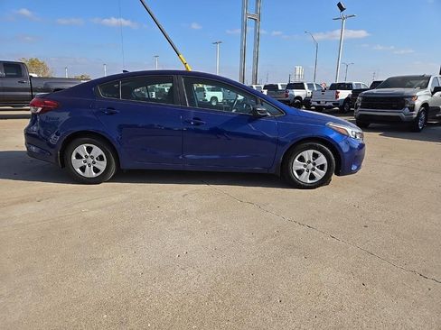 Used 2017 Kia Forte LX image 6