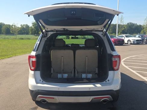 Used 2016 Ford Explorer XLT w/ Equipment Group 202A AWD/4WD image 10