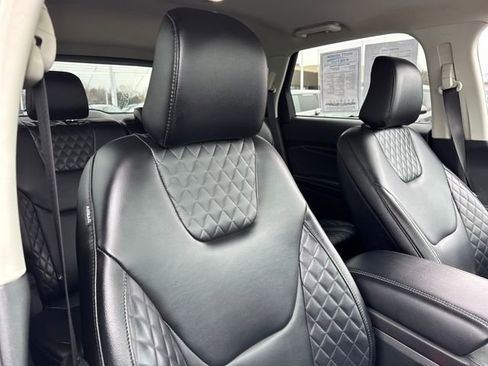 Used 2024 Ford Edge Titanium image 23