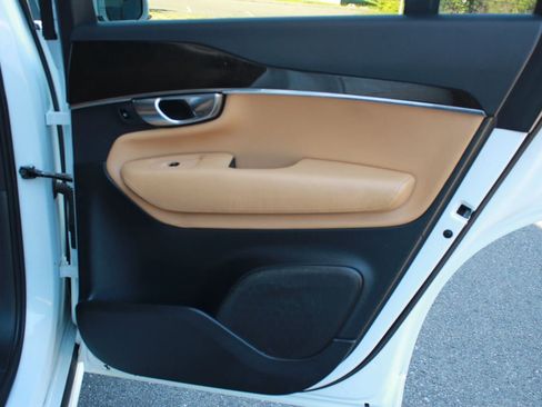 Used 2018 Volvo XC90 T6 Momentum w/ Convenience Package AWD/4WD image 23