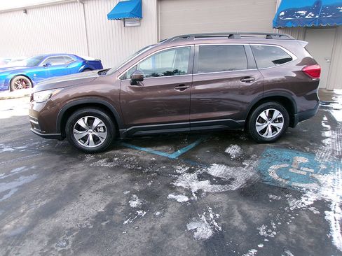 Used 2019 Subaru Ascent Premium w/ Popular Package #2A AWD/4WD image 2