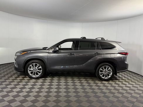 Used 2024 Toyota Highlander Limited image 9