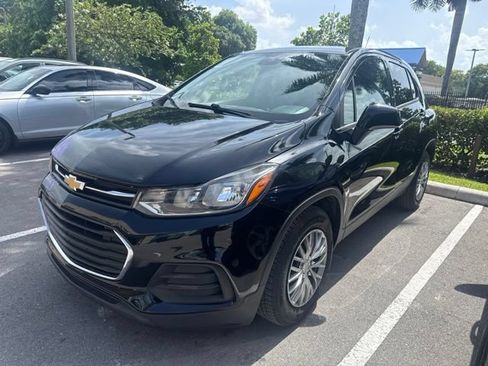 Used 2018 Chevrolet Trax LS FWD image 1