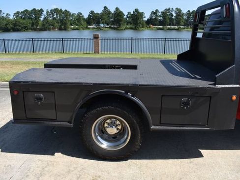 Used 2017 RAM 3500 Tradesman w/ Chrome Appearance Group AWD/4WD image 4