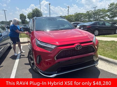 Used 2025 Toyota RAV4 XSE w/ Premium Package AWD/4WD image 3