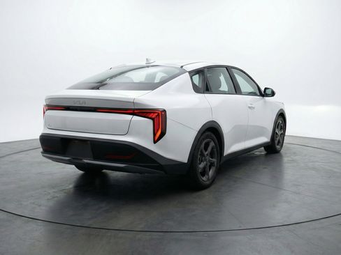 Used 2025 Kia K4 LXS image 9