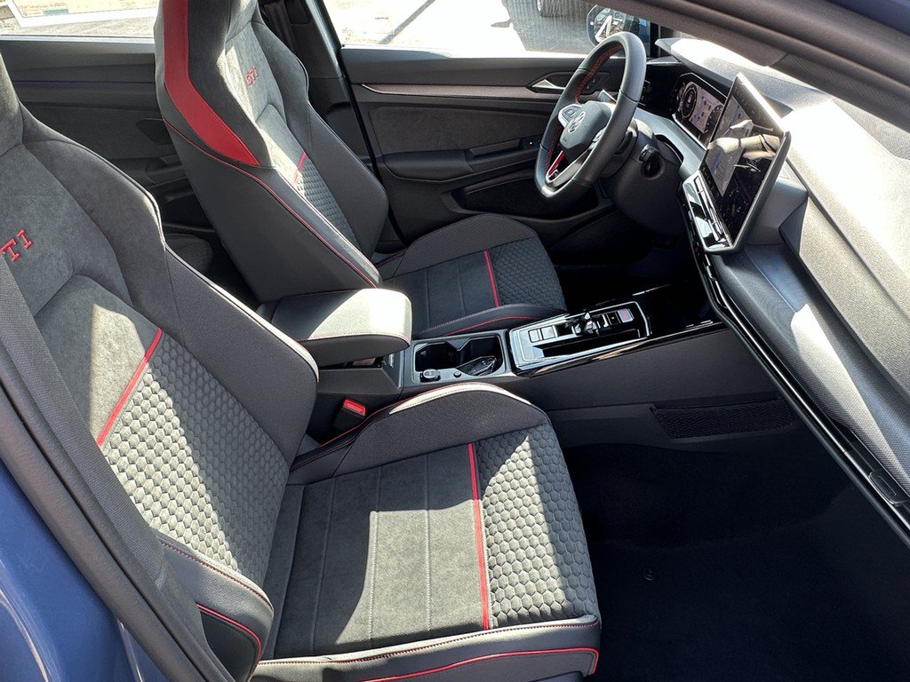 New 2026 Volkswagen GTI SE FWD image 15