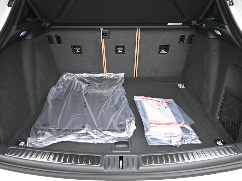 Certified 2026 Porsche Macan AWD/4WD image 21