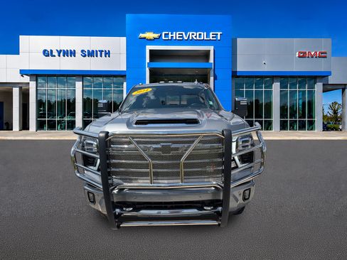 Used 2024 Chevrolet Silverado 2500 High Country w/ High Country Premium Package AWD/4WD image 2