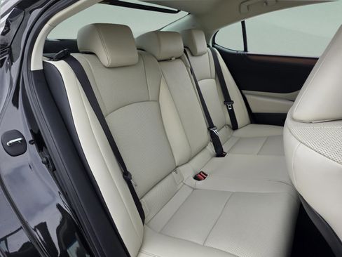 New 2025 Lexus ES 350 w/ Premium Package image 25