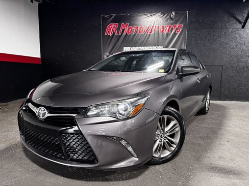 Used 2016 Toyota Camry SE FWD image 1