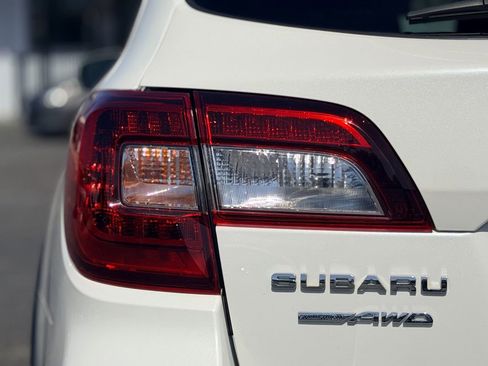 Used 2018 Subaru Outback 2.5i Limited AWD/4WD image 10